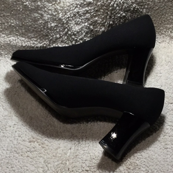 Pappagallo Faille Fabric & Patent Leather Pump - Picture 4 of 7